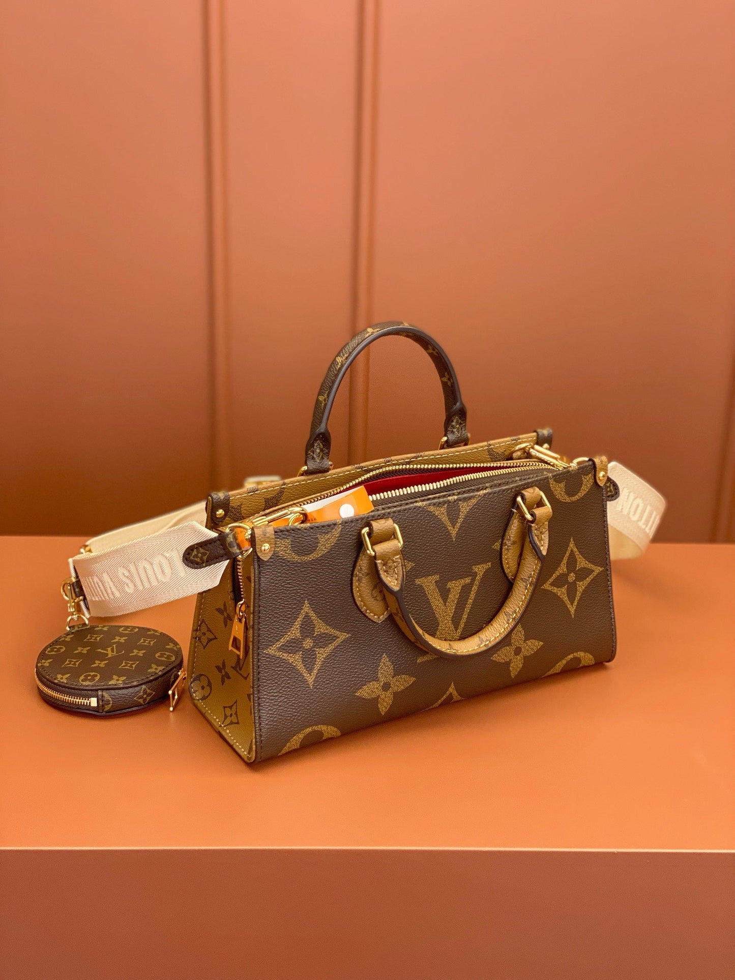 [Luxe]0528 OnTheGo East West Monogram Reverse
