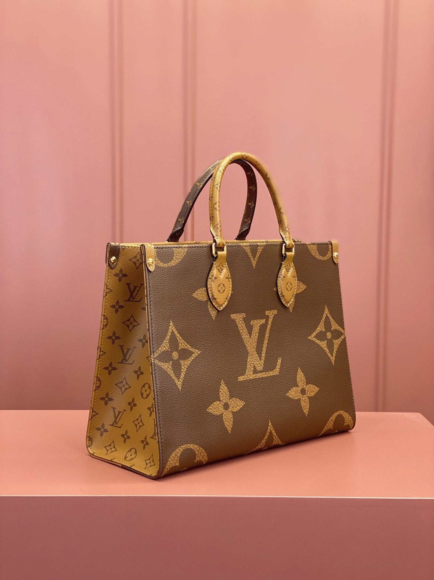 [Luxe]0528 OnTheGo MM Monogram
