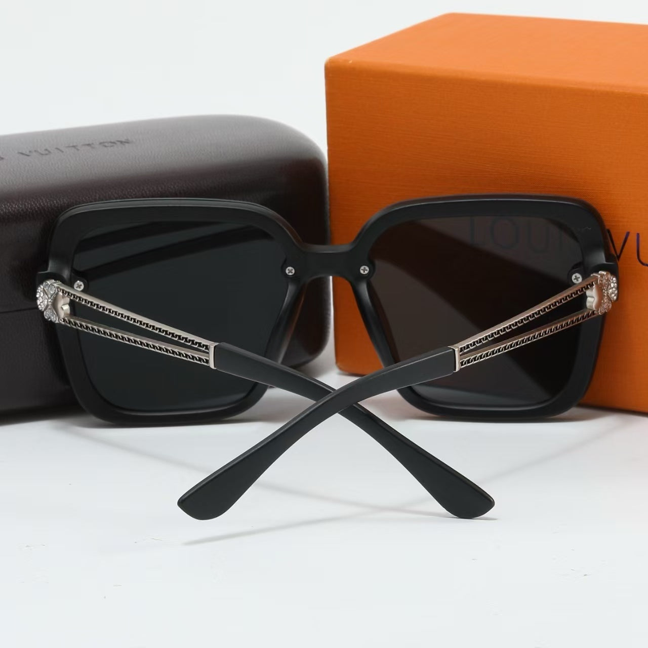 [Luxe]Classic And Stylish Large Frame Sunglasses-With Gift Box