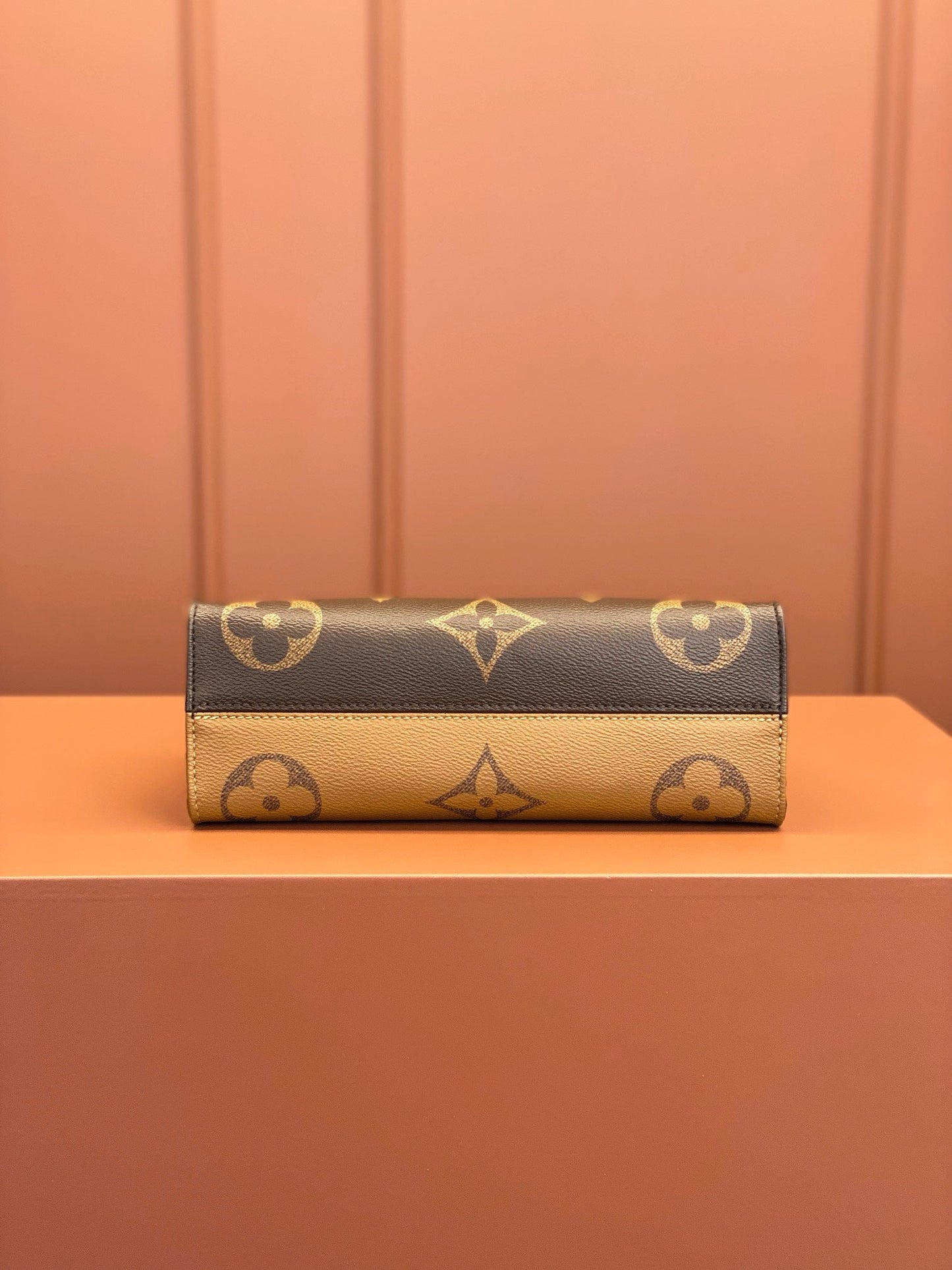 [Luxe]0528 OnTheGo East West Monogram Reverse