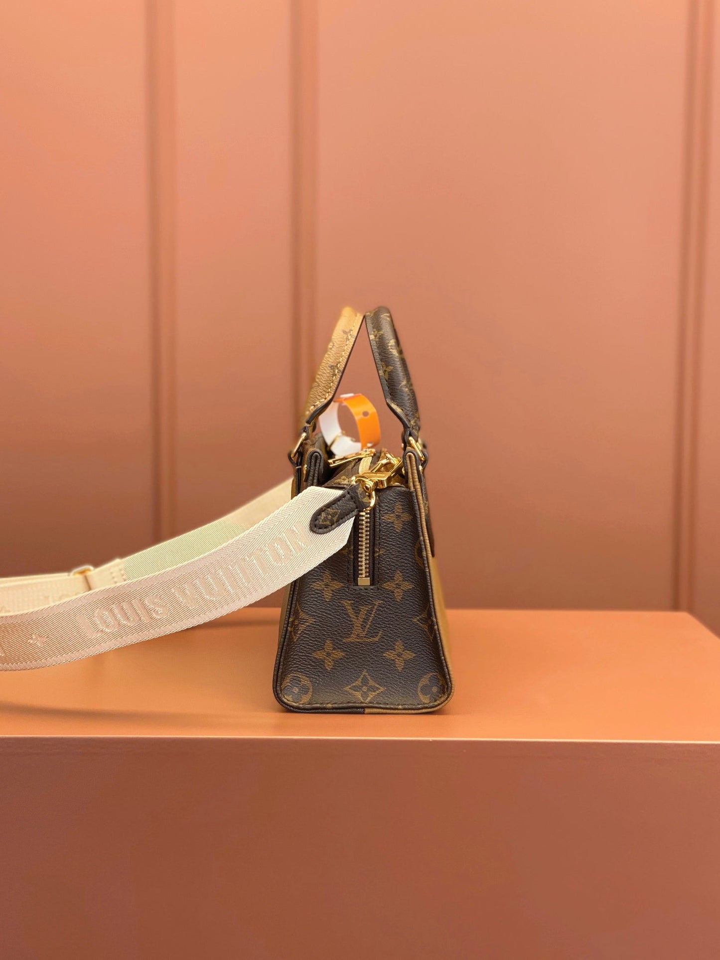 [Luxe]0528 OnTheGo East West Monogram Reverse
