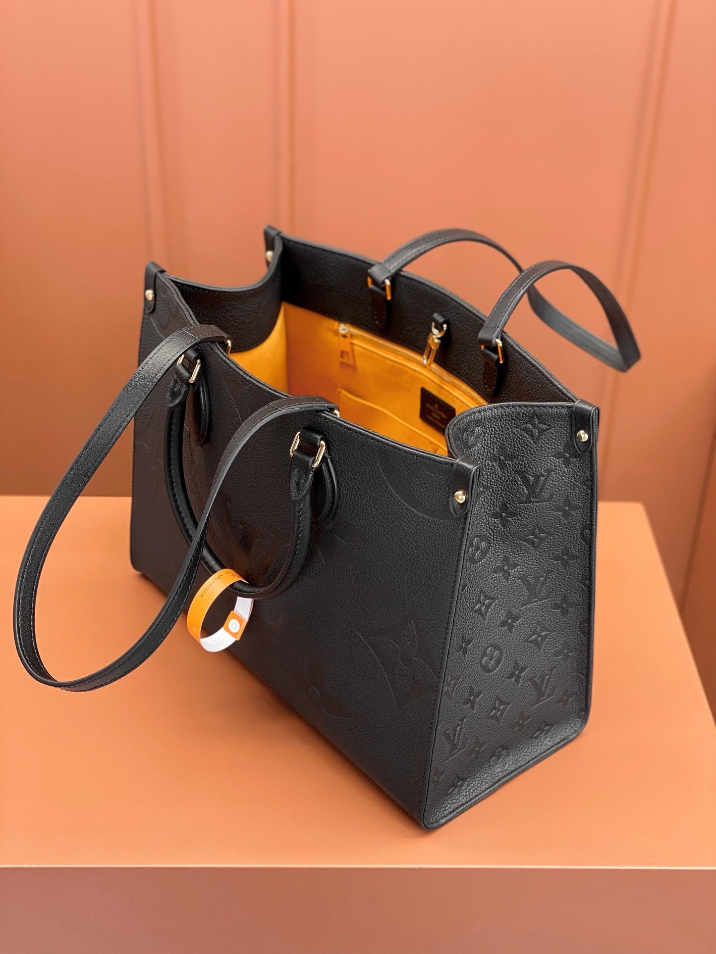 [Luxe]0528 OnTheGo MM Monogram Empreinte Leather