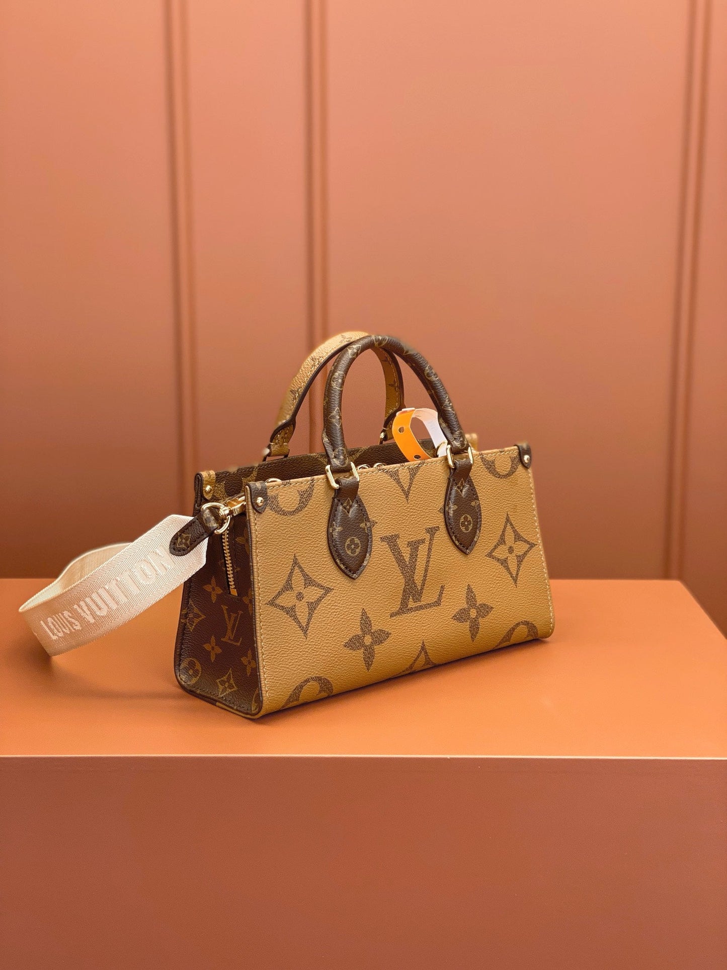 [Luxe]0528 OnTheGo East West Monogram Reverse