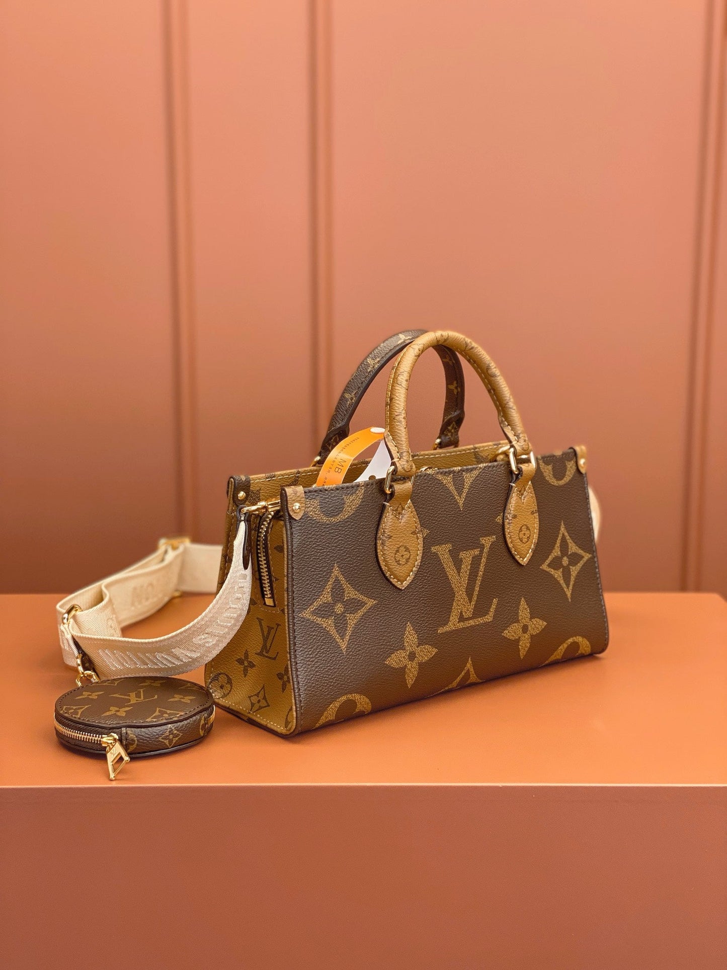 [Luxe]0528 OnTheGo East West Monogram Reverse