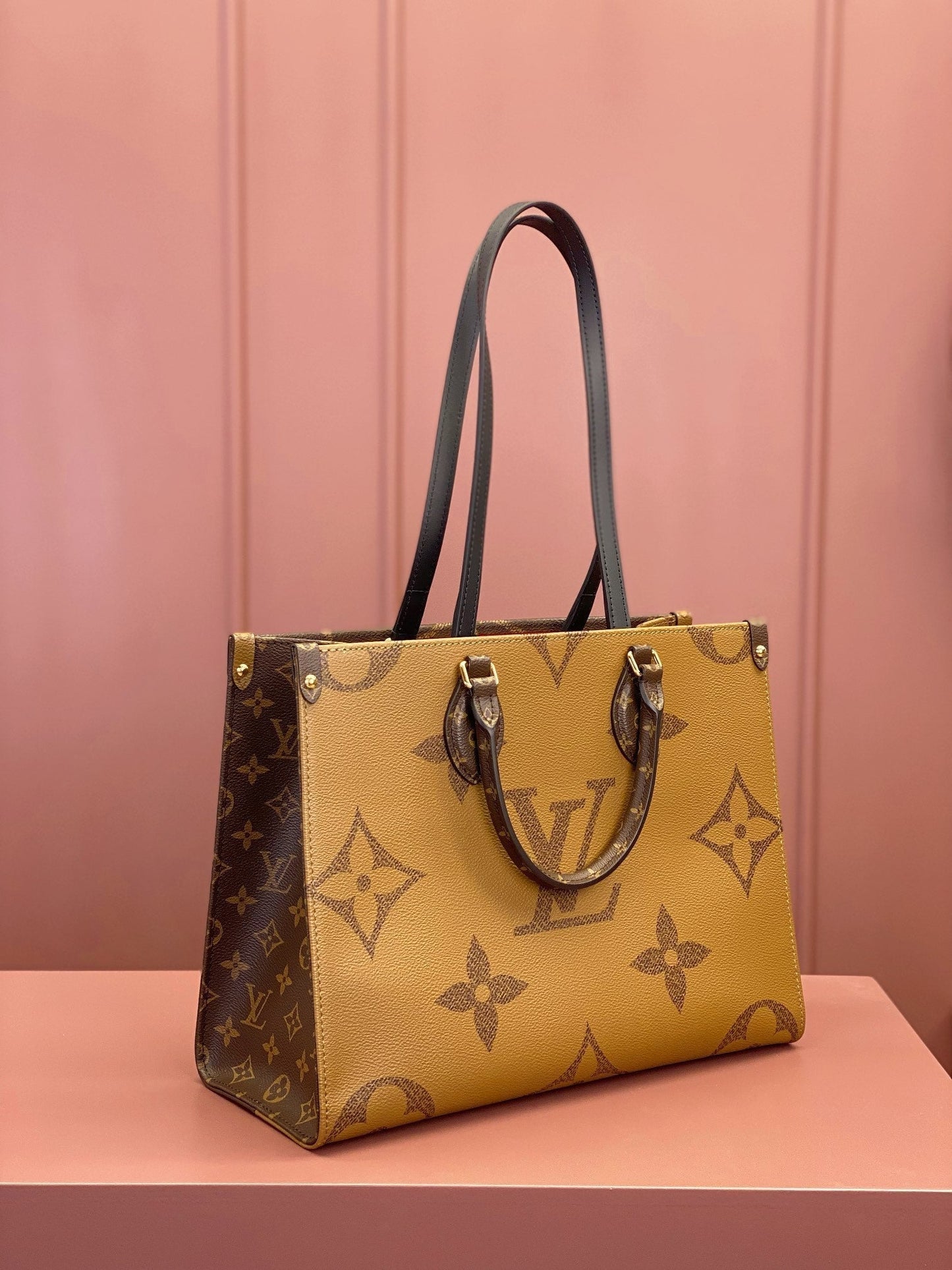 [Luxe]0528 OnTheGo MM Monogram